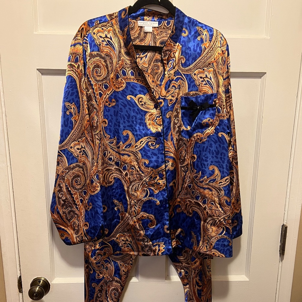 Women’s plus size 2 piece satin Panama set